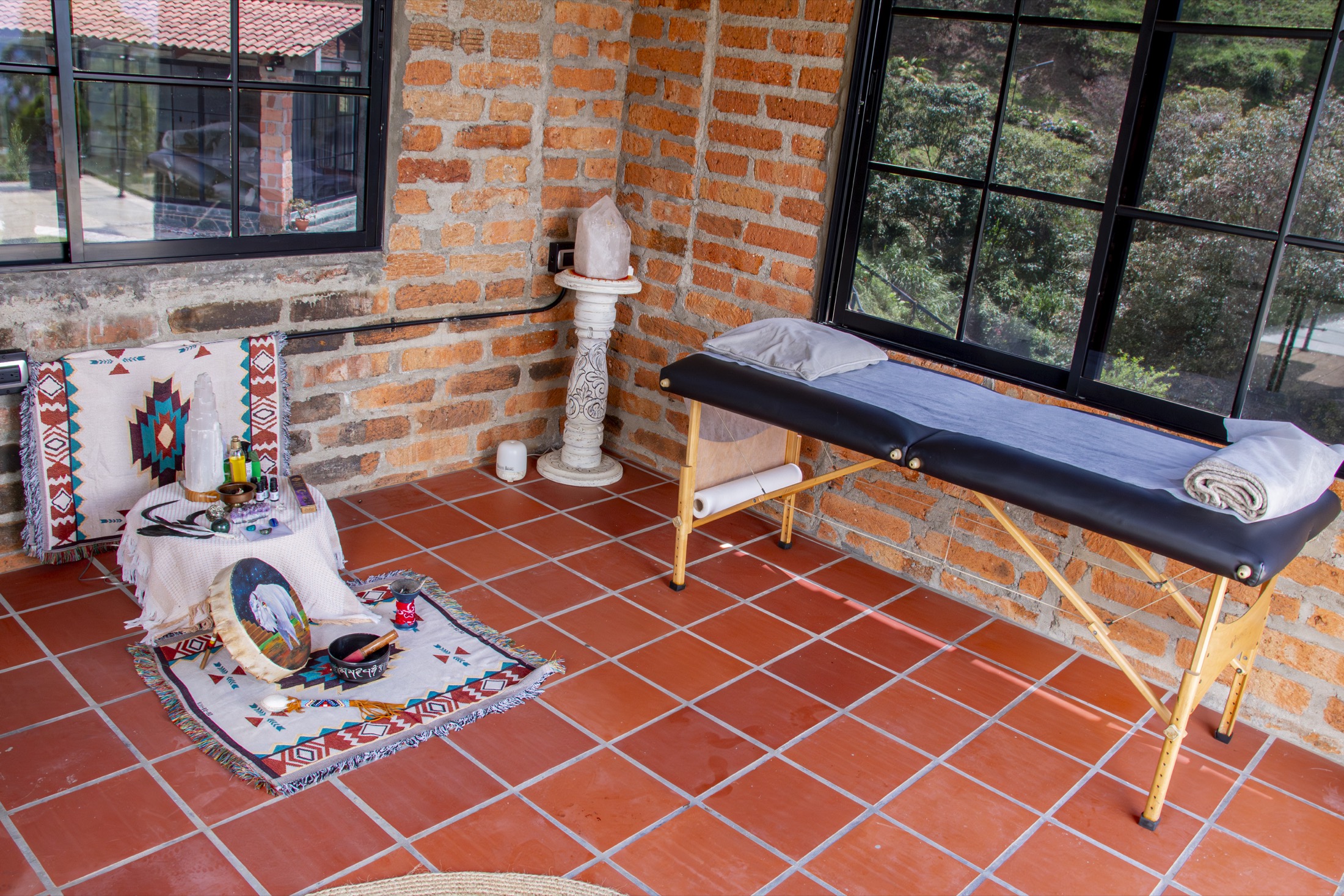 Consultorio Soulam dispuesto para terapia y trabajo ritual